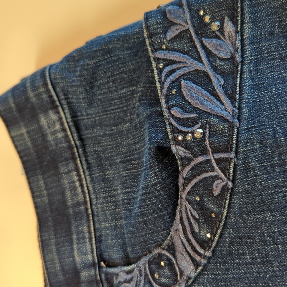 Gloria Vanderbilt women's jean shorts. Elastic waist. Rhinestones. Size 18. - Picture 2 of 7